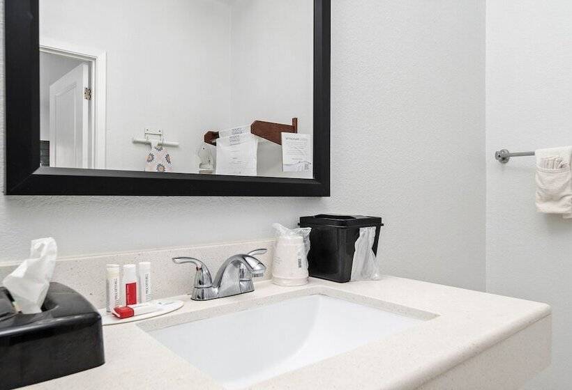 Отель Super 8 By Wyndham Mansfield La