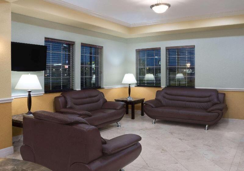 فندق Super 8 By Wyndham Rosenberg Tx