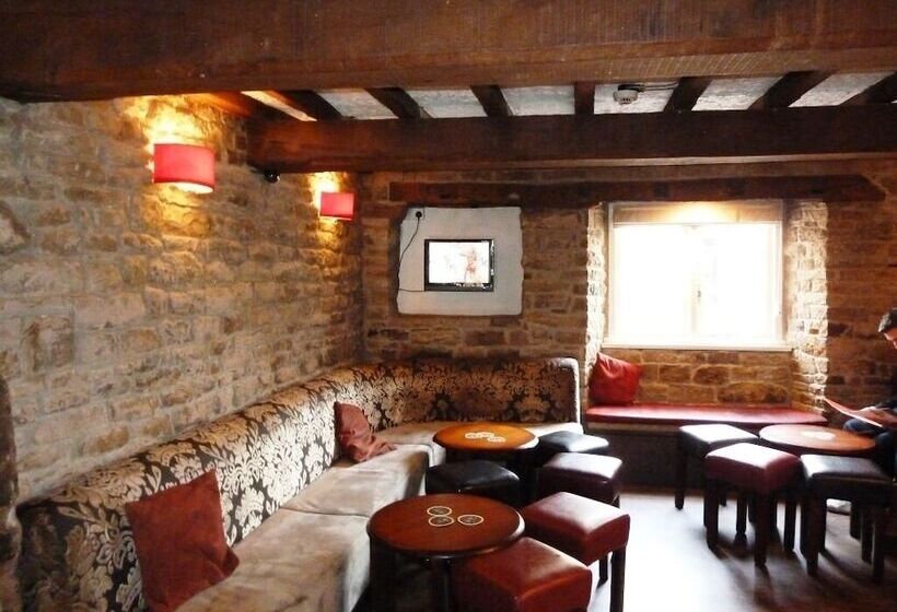 בית מלון כפרי The Manor House