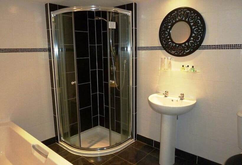 בית מלון כפרי The Manor House