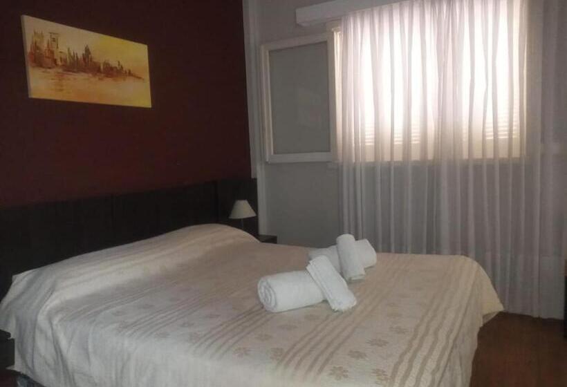 Hotel Avenida Del Mar