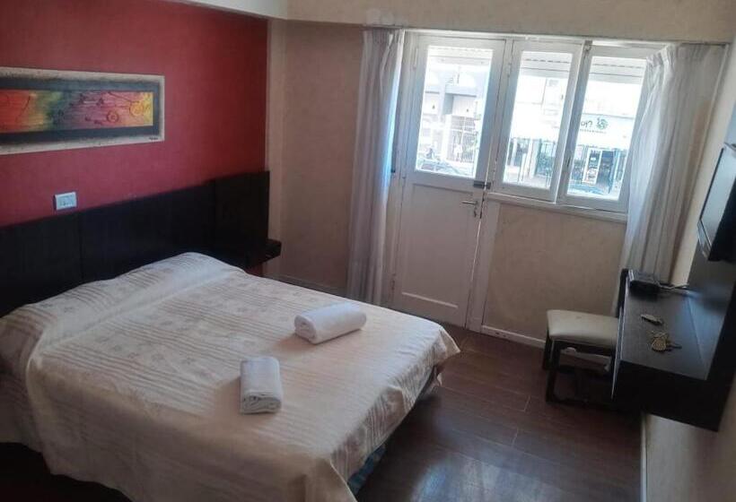 Hotel Avenida Del Mar