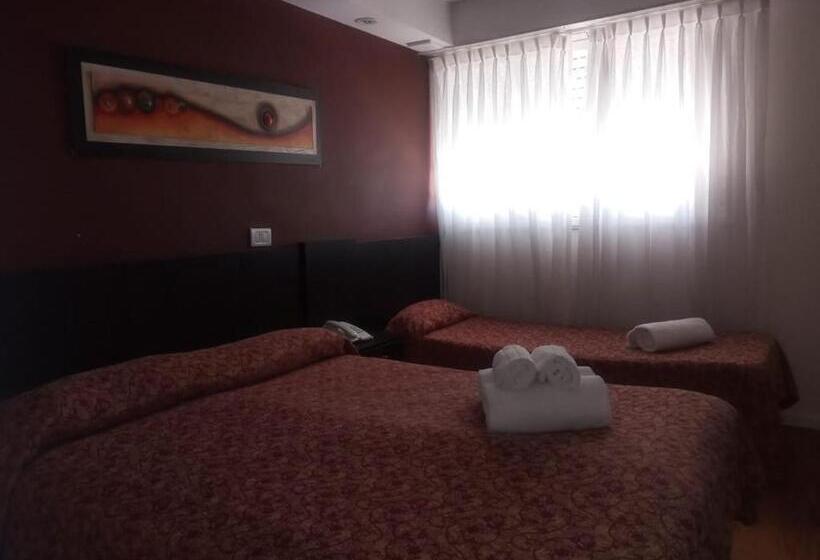 Hotel Avenida Del Mar