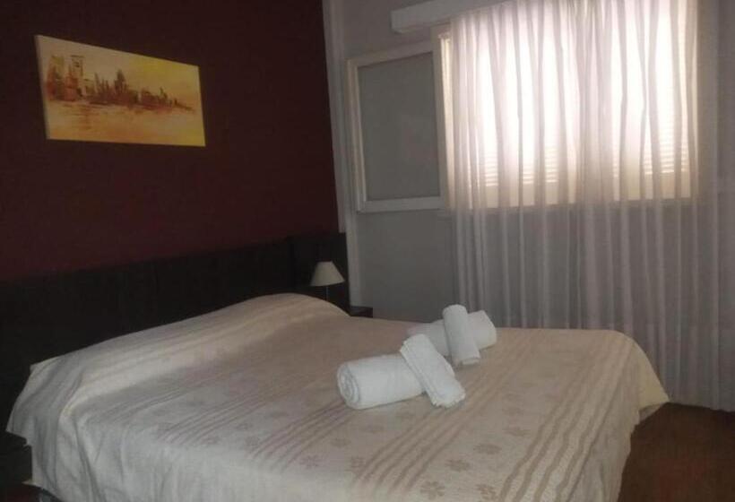 Hotel Avenida Del Mar