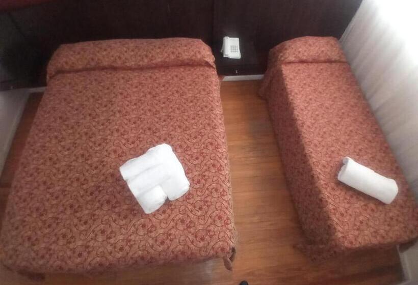 Hotel Avenida Del Mar