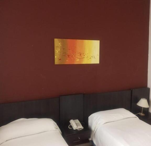 Hotel Avenida Del Mar