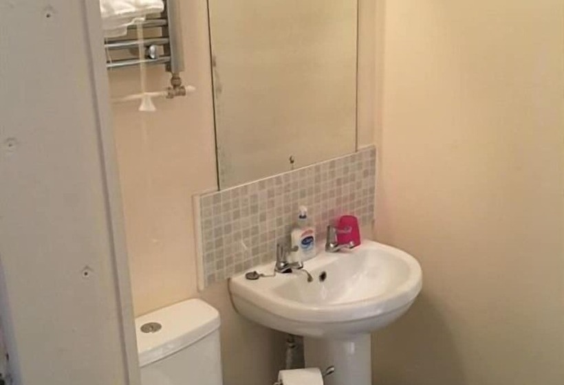 בית מלון כפרי City Centre Guest House