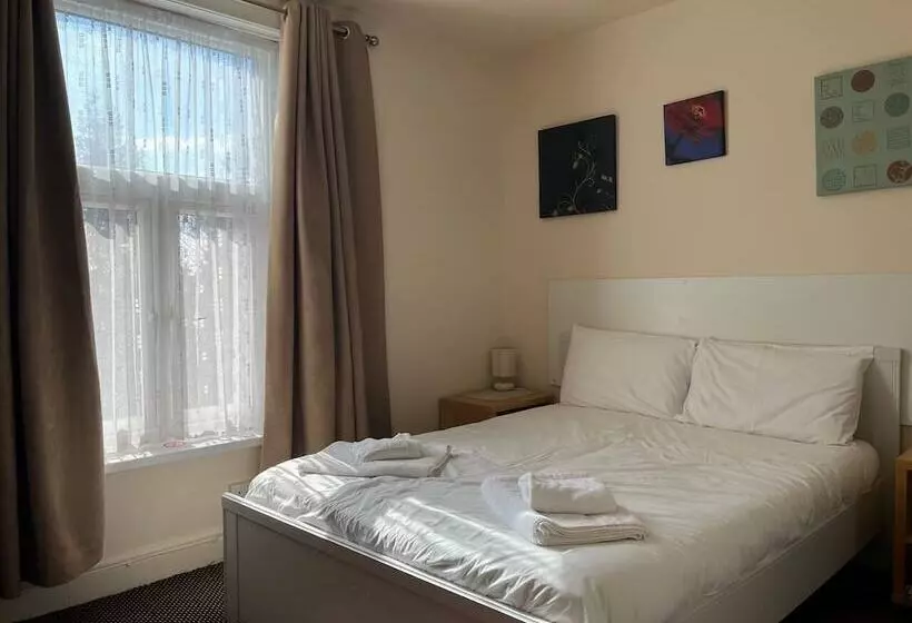 בית מלון כפרי City Centre Guest House