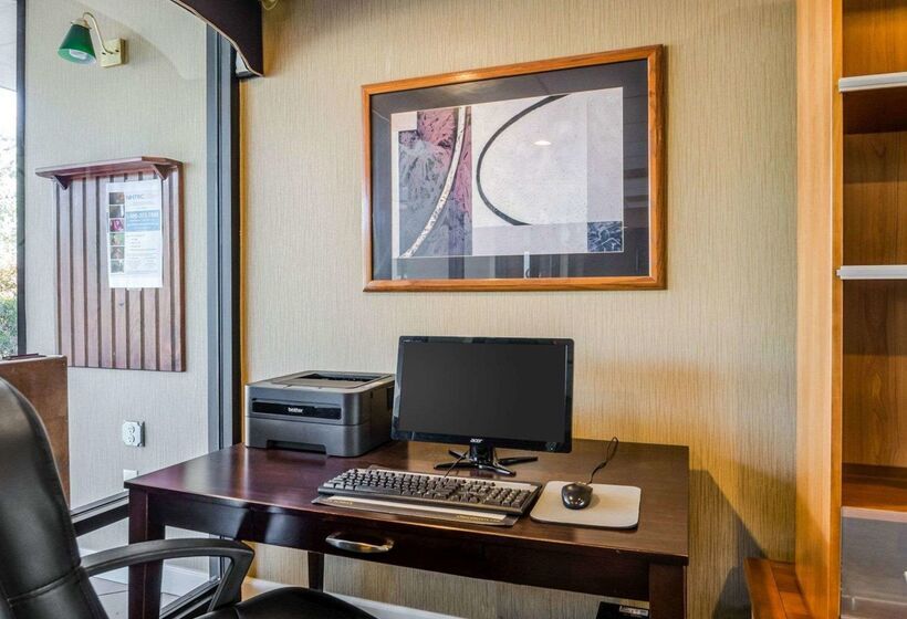 ホテル Quality Inn Troutville  Roanoke North