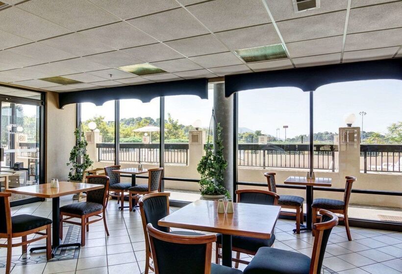 ホテル Quality Inn Troutville  Roanoke North