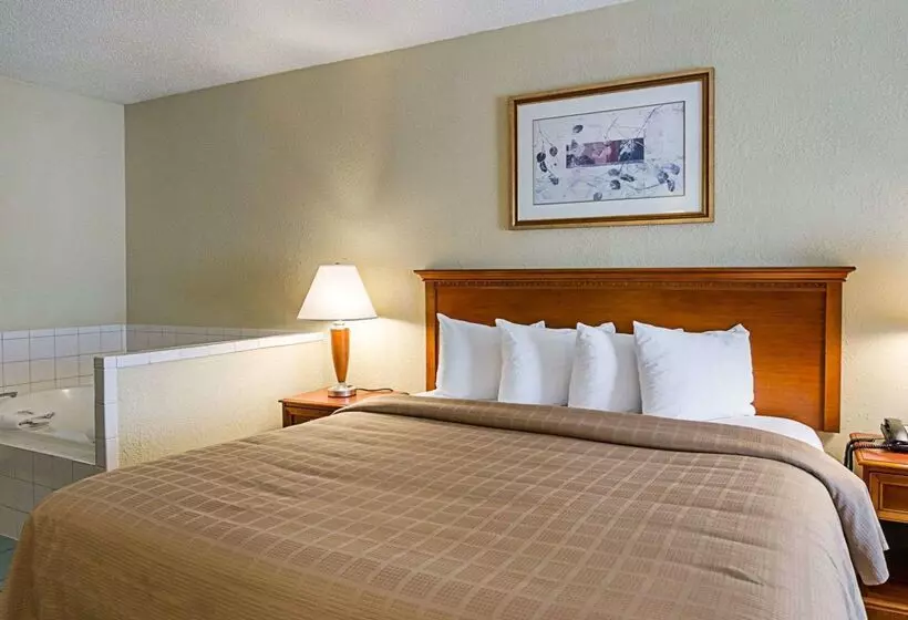 ホテル Quality Inn Troutville  Roanoke North