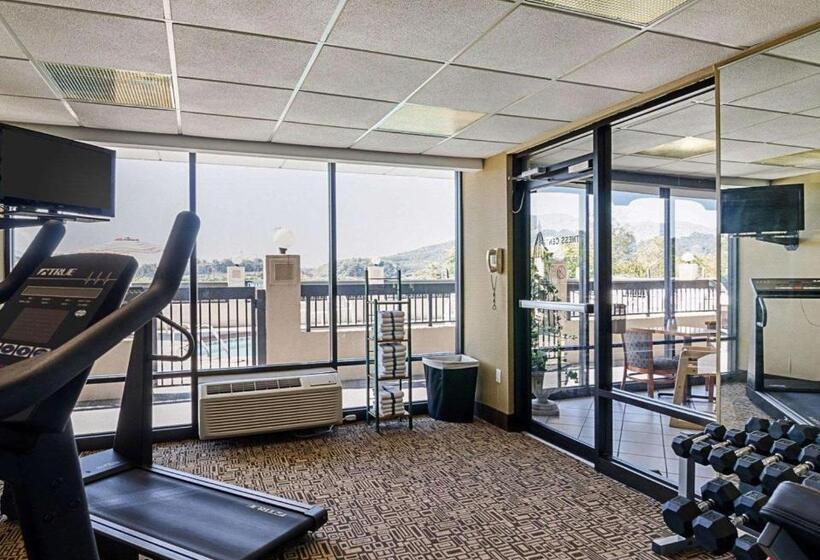 ホテル Quality Inn Troutville  Roanoke North