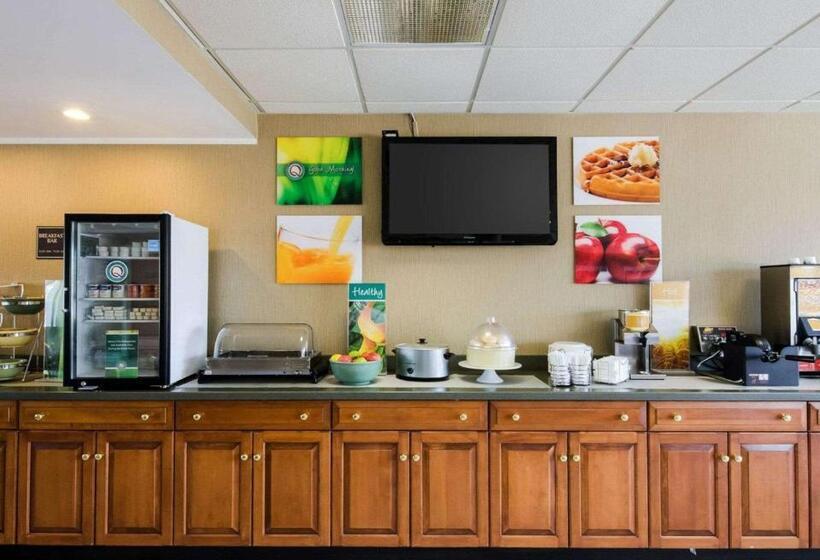 ホテル Quality Inn Troutville  Roanoke North