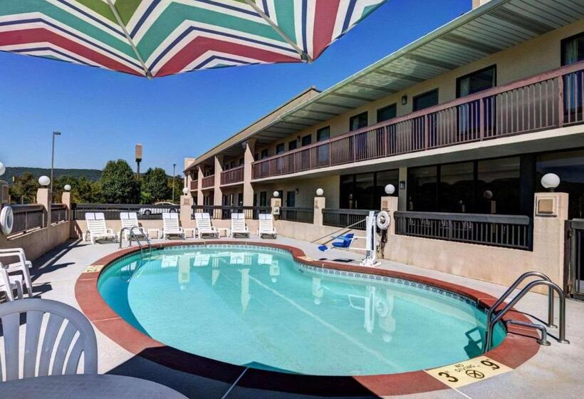 ホテル Quality Inn Troutville  Roanoke North