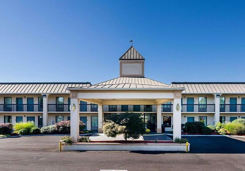 ホテル Quality Inn Troutville  Roanoke North