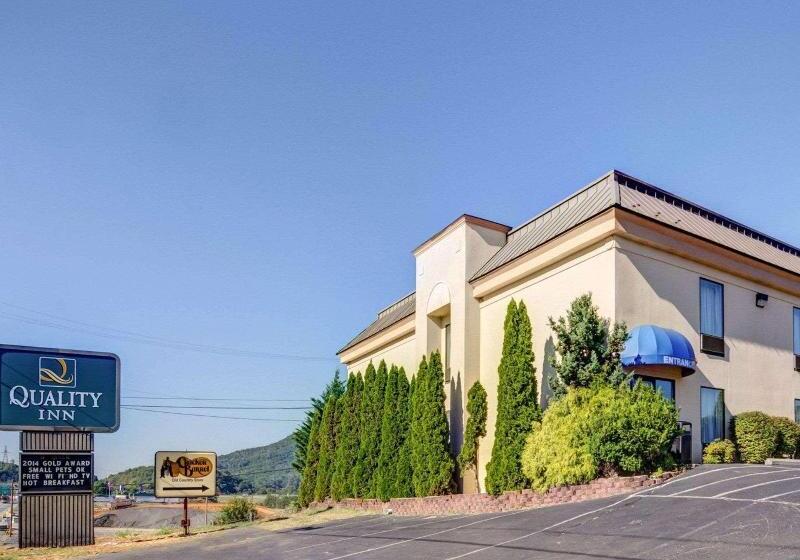 ホテル Quality Inn Troutville  Roanoke North