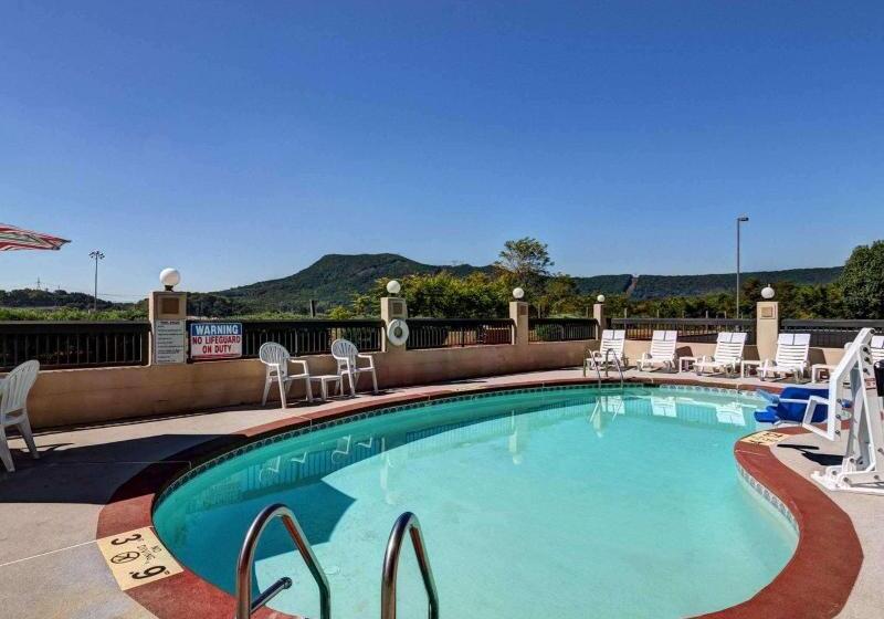 ホテル Quality Inn Troutville  Roanoke North