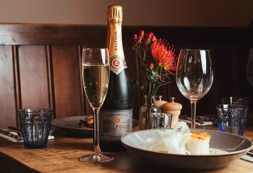 Hotel The Falcon Painswick