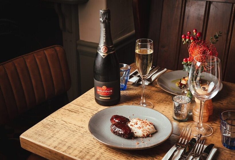 فندق The Falcon Painswick