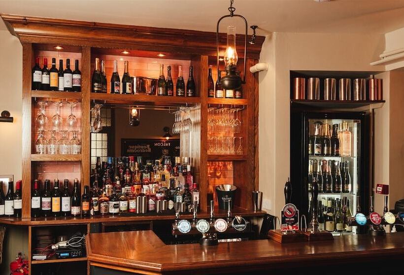 فندق The Falcon Painswick