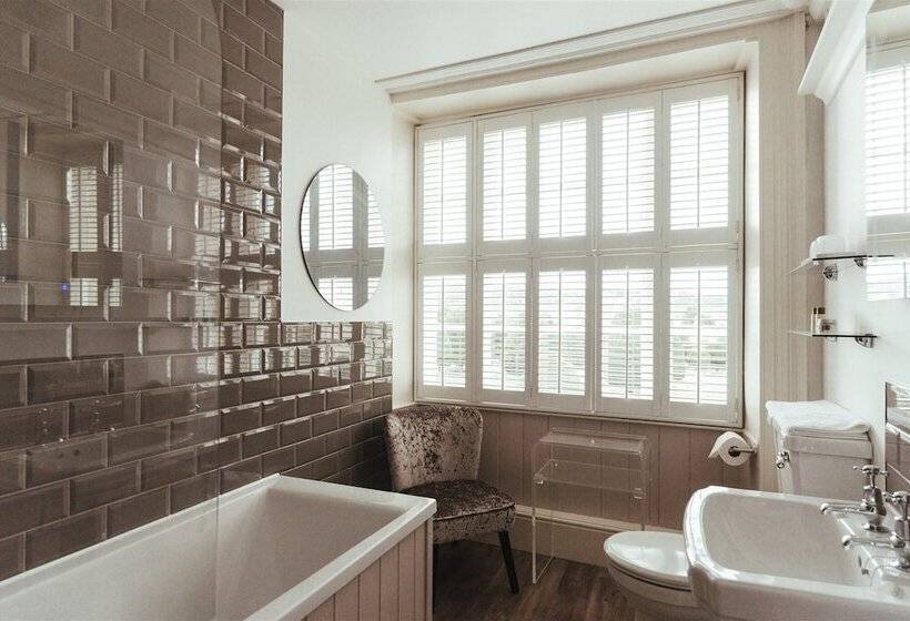 فندق The Falcon Painswick