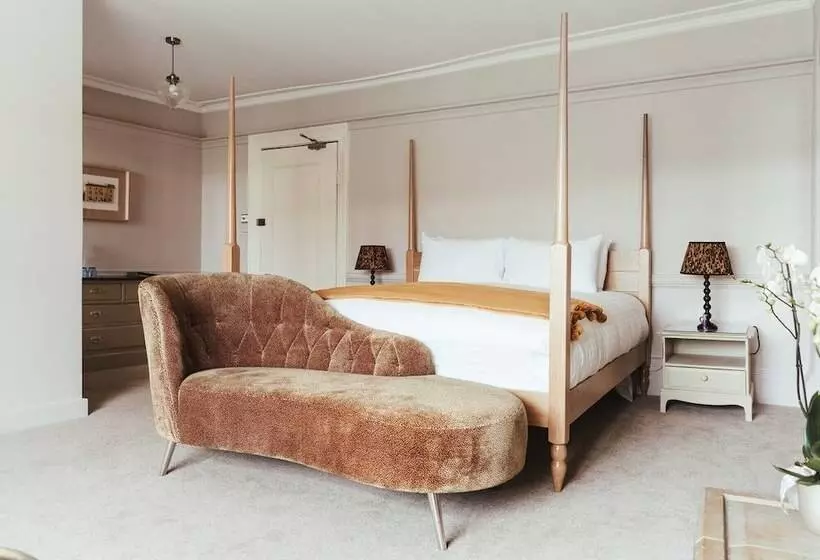 Hotel The Falcon Painswick