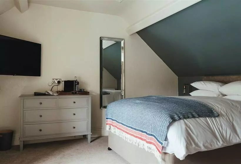 Hotel The Falcon Painswick