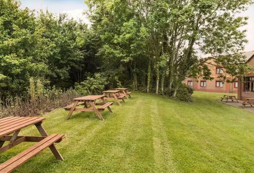 בית מלון כפרי Days Inn By Wyndham Magor