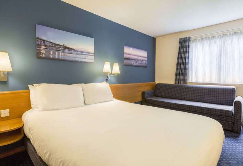 호텔 Days Inn By Wyndham Magor