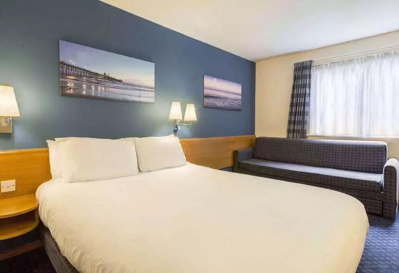 בית מלון כפרי Days Inn By Wyndham Magor