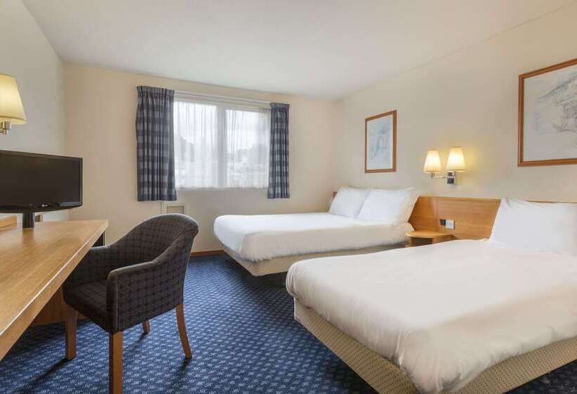 호텔 Days Inn By Wyndham Magor