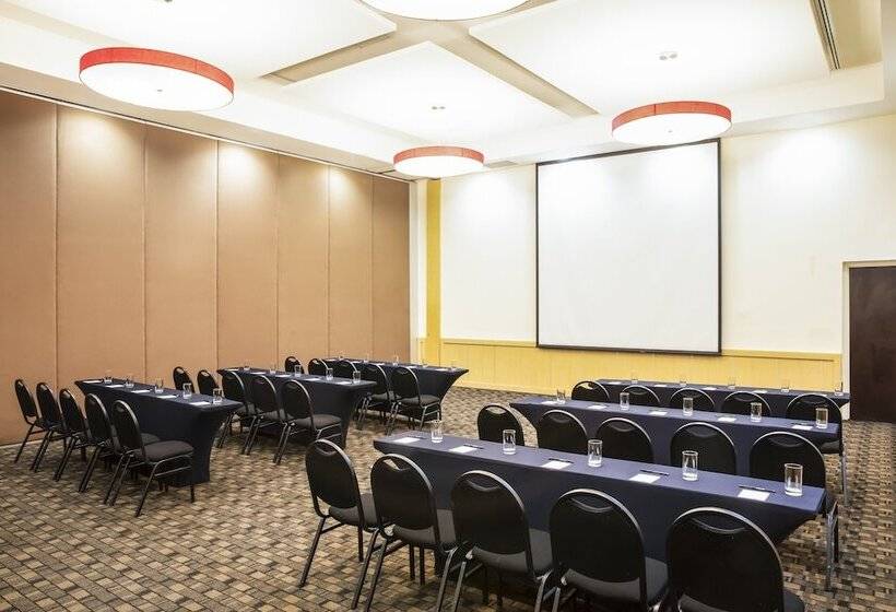 Отель Fiesta Inn Zacatecas