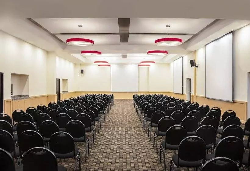 Отель Fiesta Inn Zacatecas