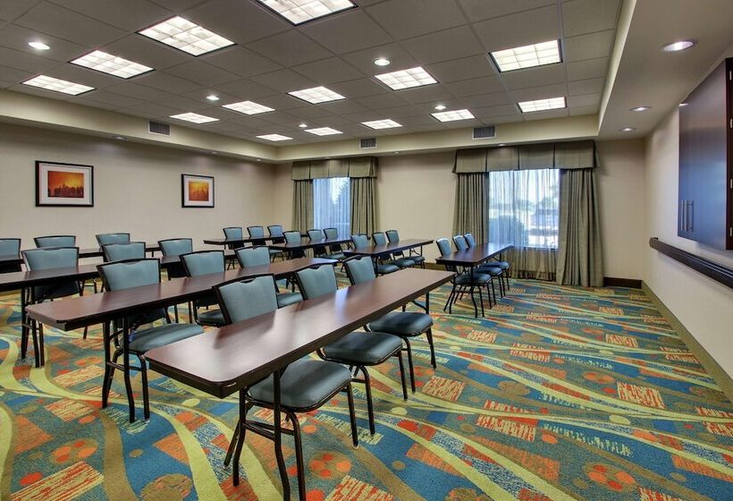 בית מלון כפרי Hampton Inn Vernon