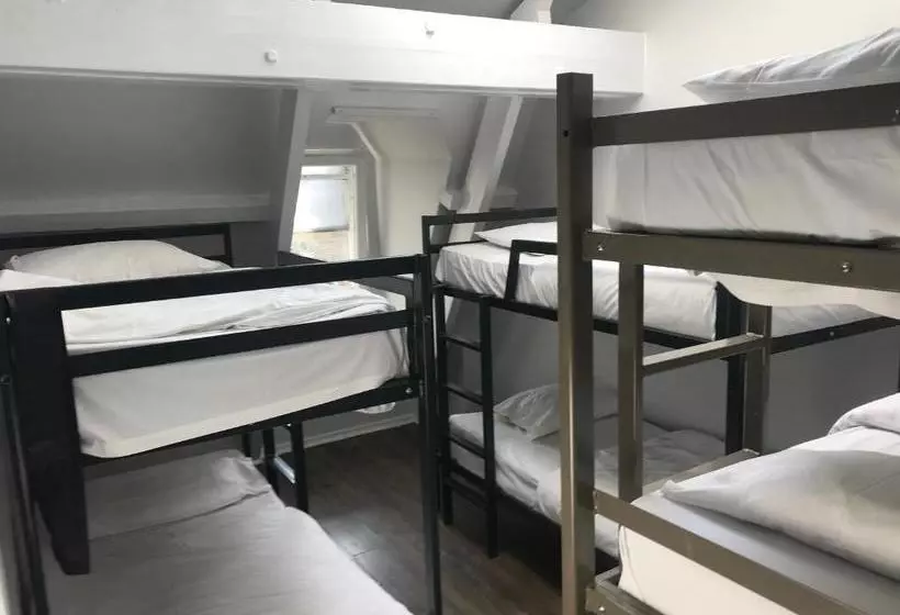 فندق Heroesbunkz