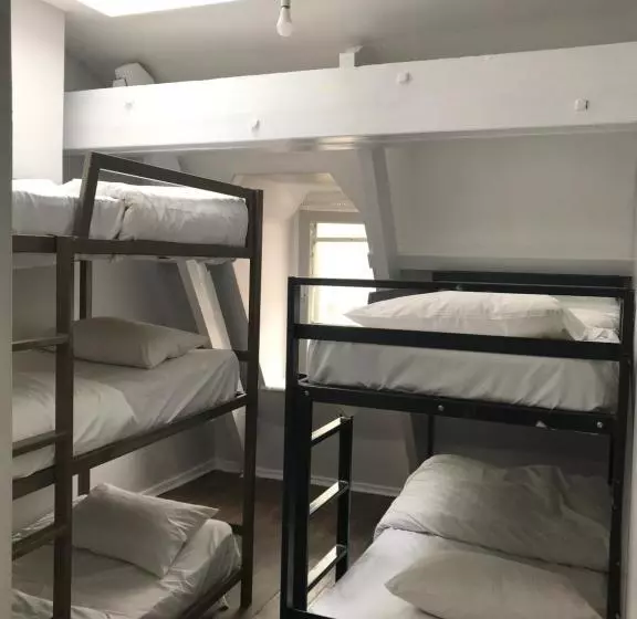 فندق Heroesbunkz