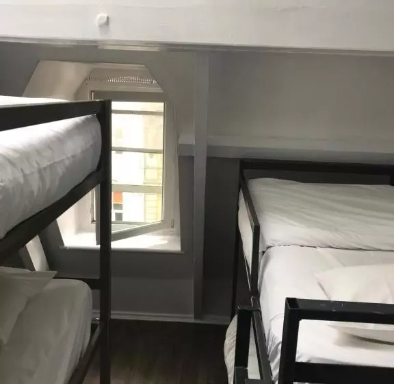 فندق Heroesbunkz