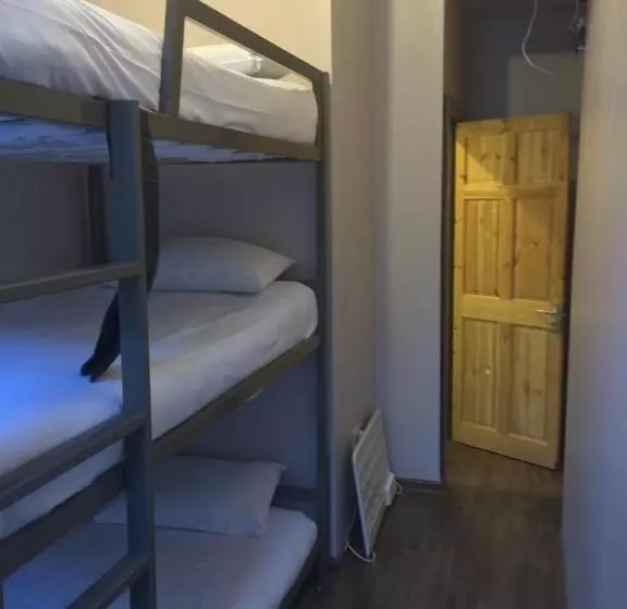 فندق Heroesbunkz