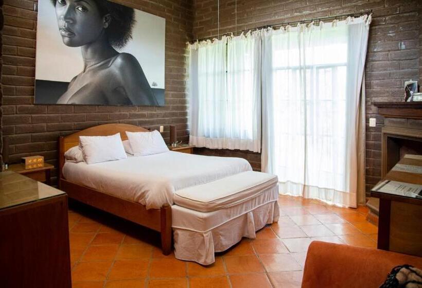 هتل Nirvana Restaurant & Retreat