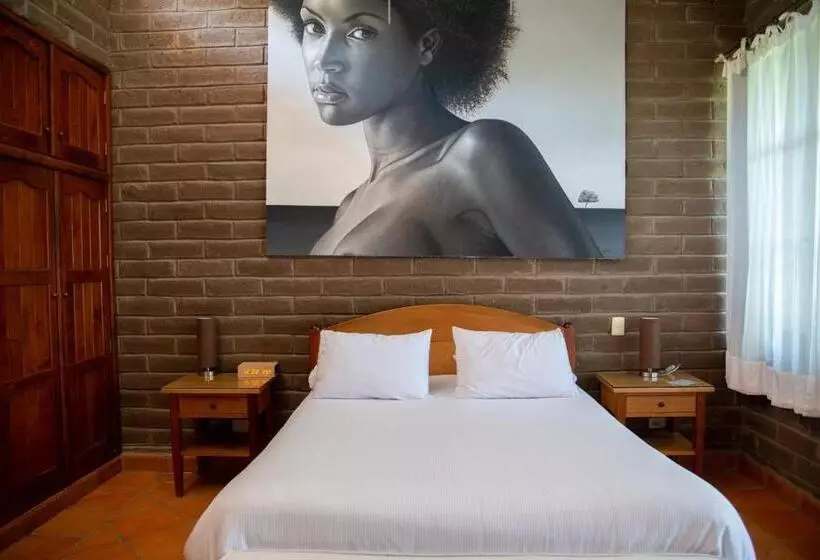 ホテル Nirvana Restaurant & Retreat