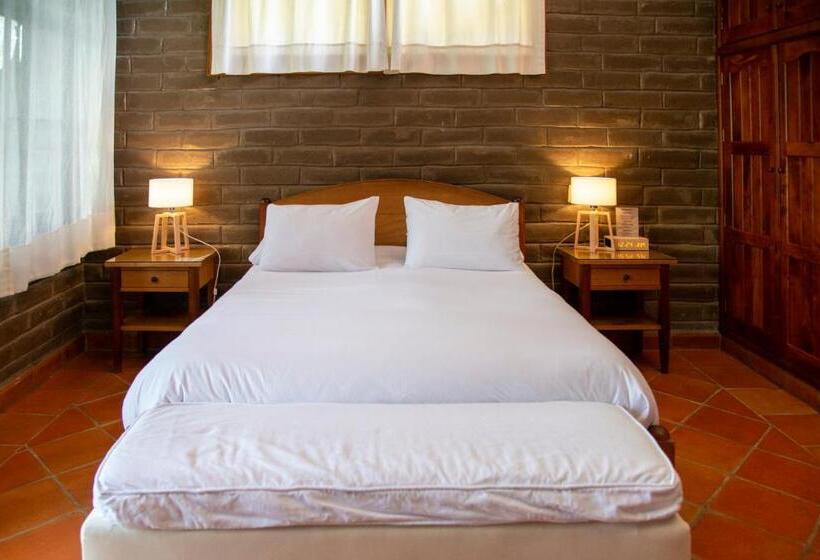 هتل Nirvana Restaurant & Retreat