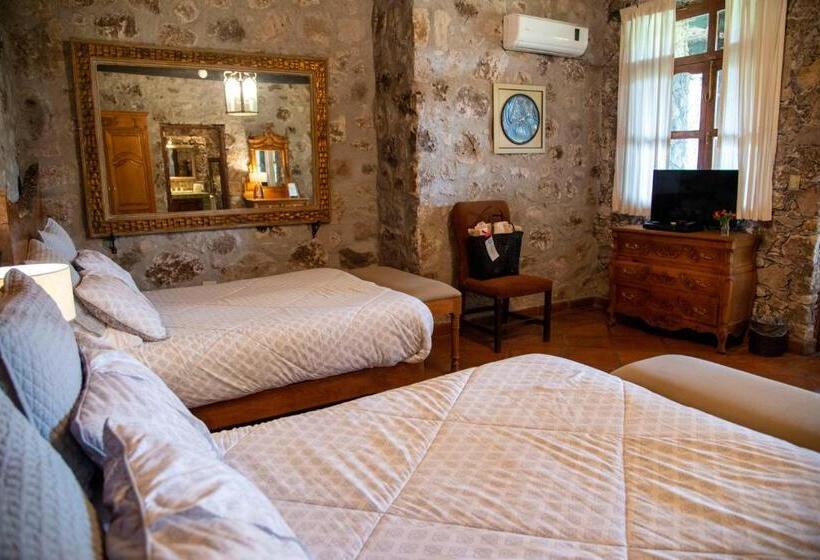 هتل Nirvana Restaurant & Retreat