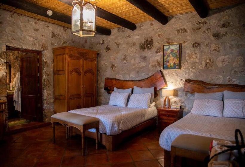 هتل Nirvana Restaurant & Retreat