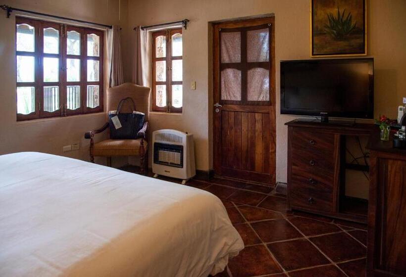 هتل Nirvana Restaurant & Retreat