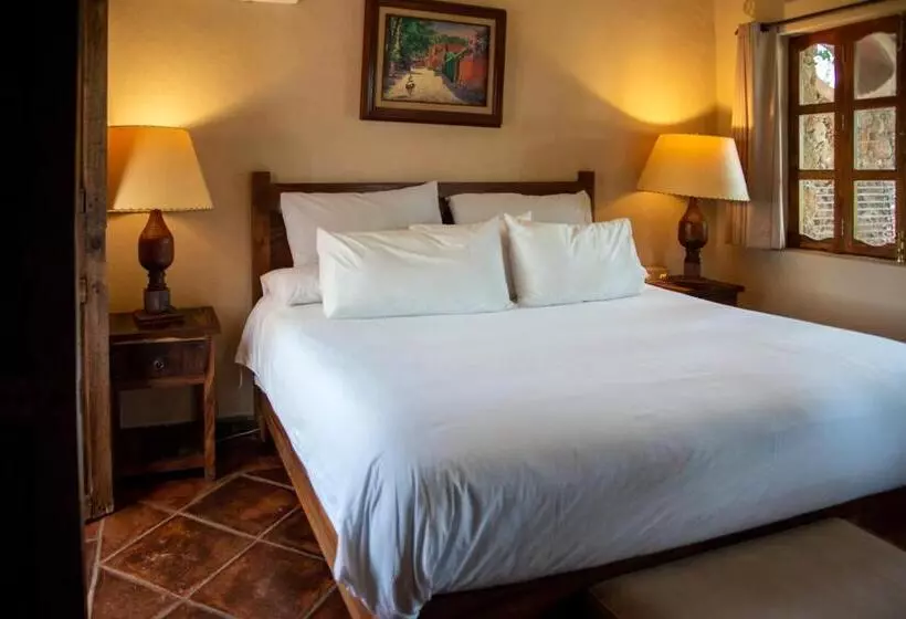 ホテル Nirvana Restaurant & Retreat