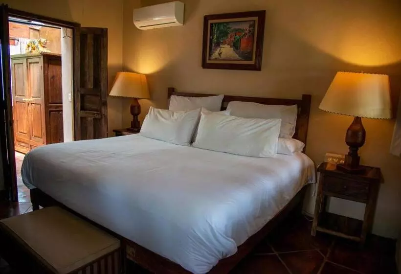 ホテル Nirvana Restaurant & Retreat