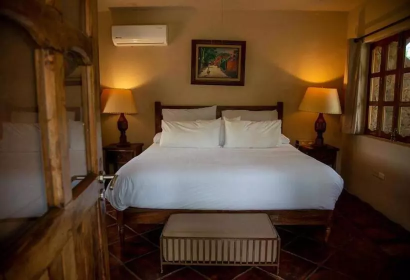 ホテル Nirvana Restaurant & Retreat