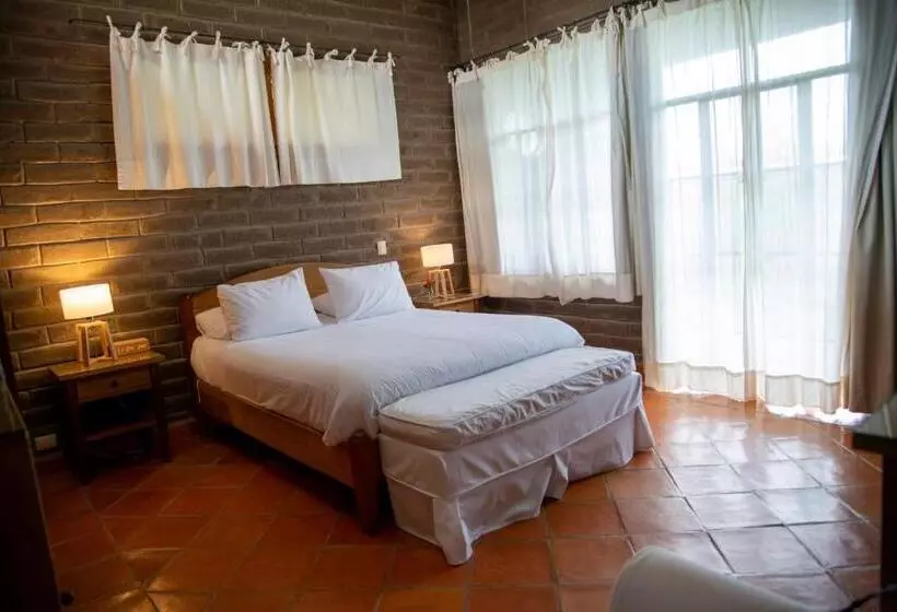 ホテル Nirvana Restaurant & Retreat