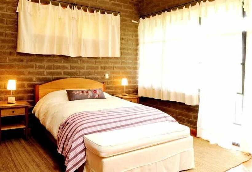 هتل Nirvana Restaurant & Retreat