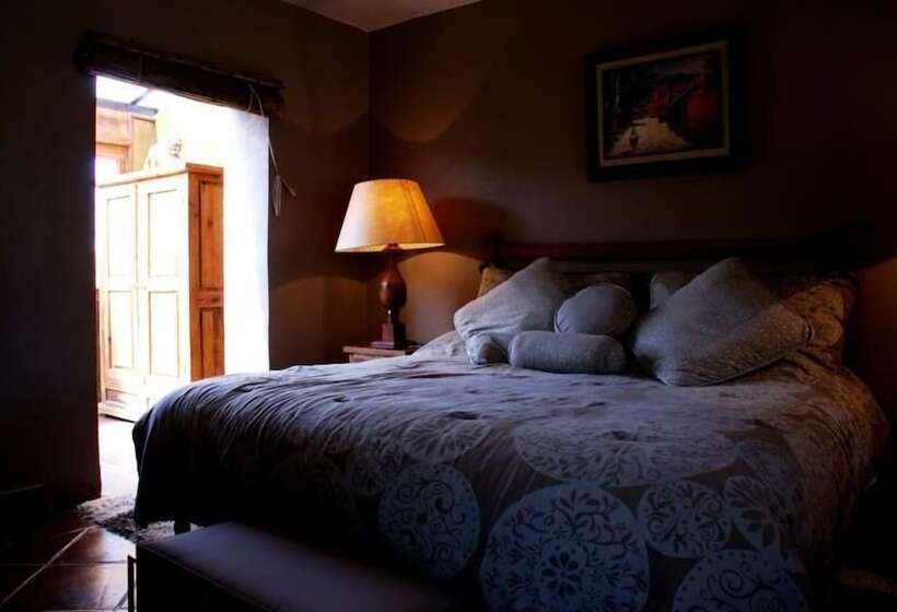 هتل Nirvana Restaurant & Retreat